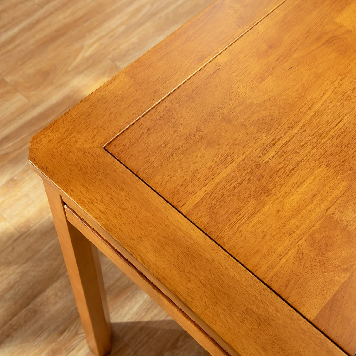 Close-up of the solid hardwood construction LED Kingswood 5ft Game Table